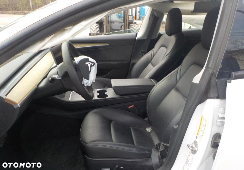 Tesla Model 3 - 21