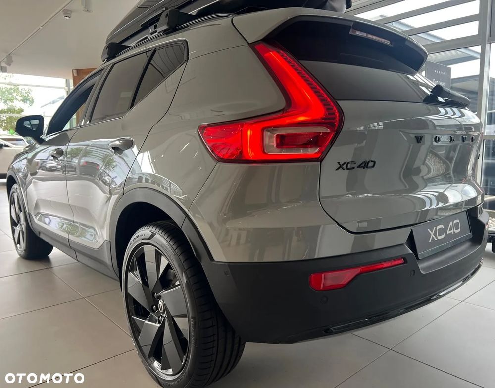 Volvo XC 40 B4 AWD Plus Dark - 2