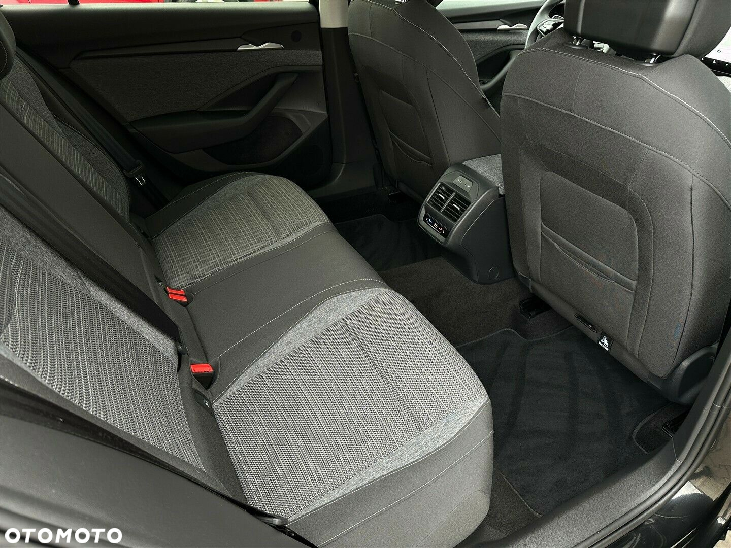 Skoda Superb 2.0 TDI SCR Selection DSG - 8