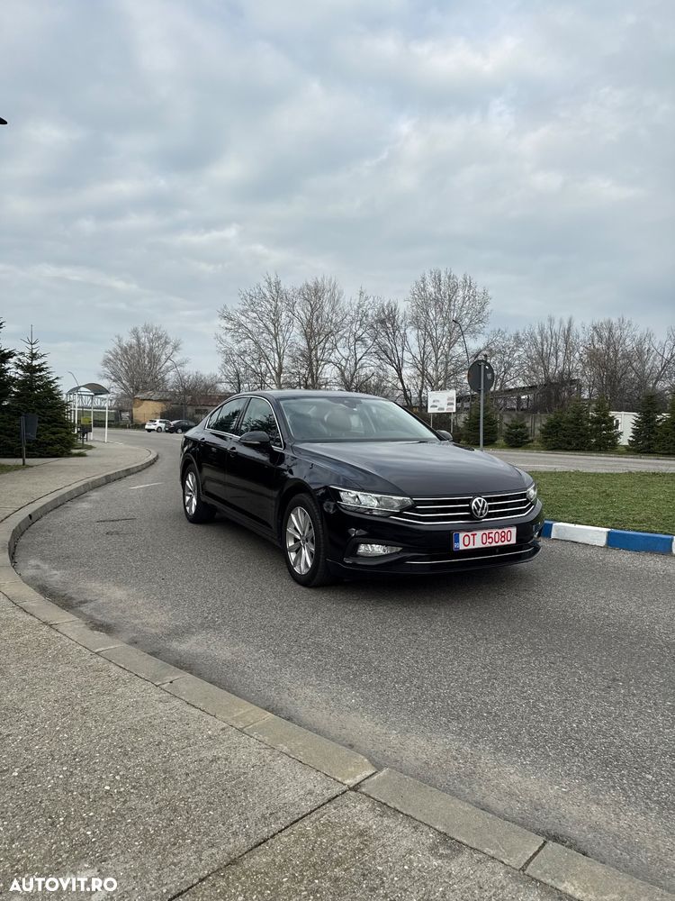 Volkswagen Passat - 1