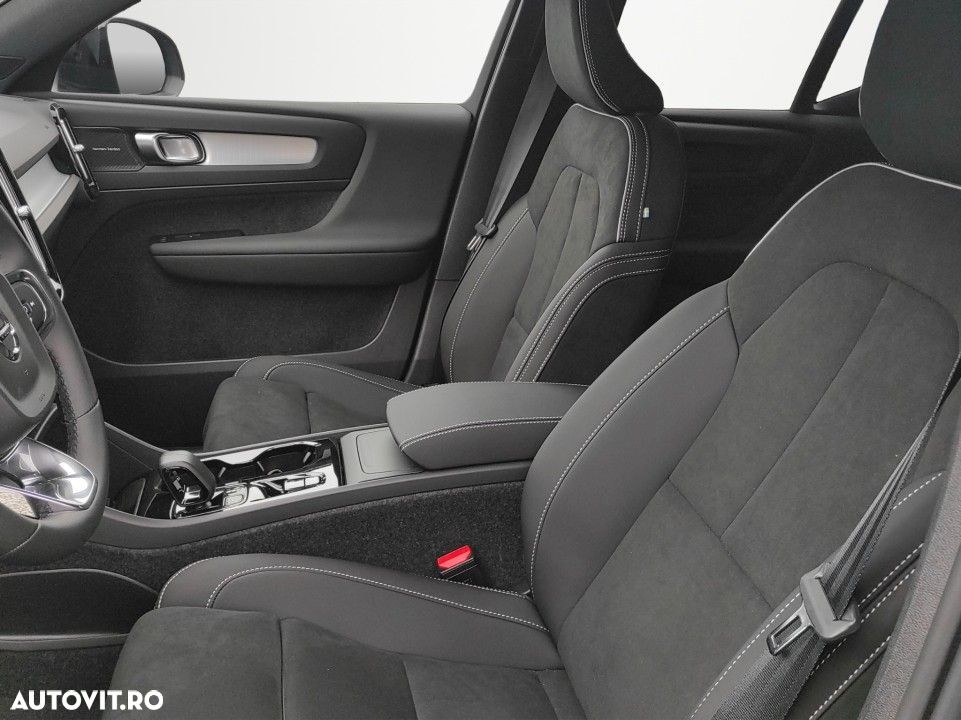 VOLVO XC40 2025 — imagine 9