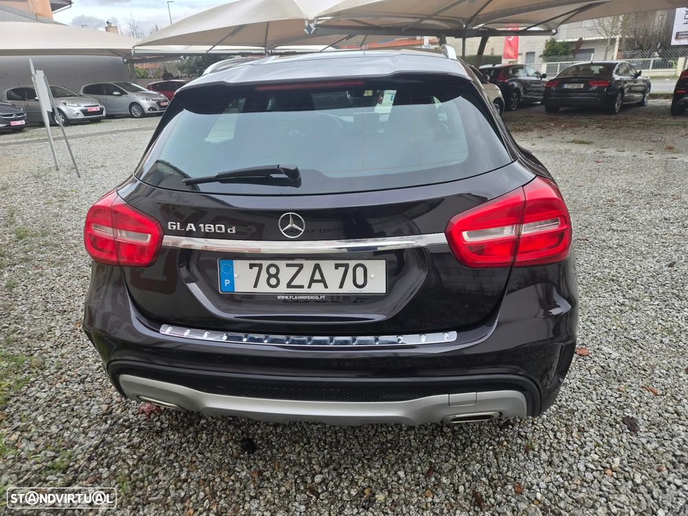 Mercedes-Benz GLA 180 d AMG Line - 7