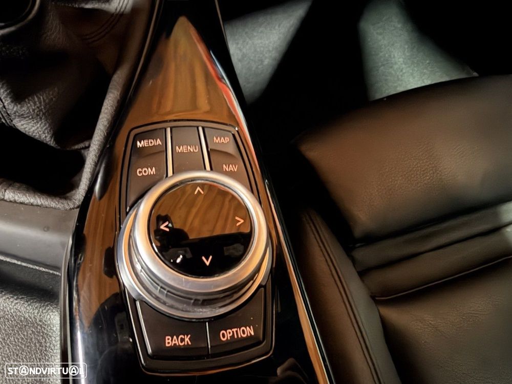 BMW 218 i Cabrio Line Sport - 24