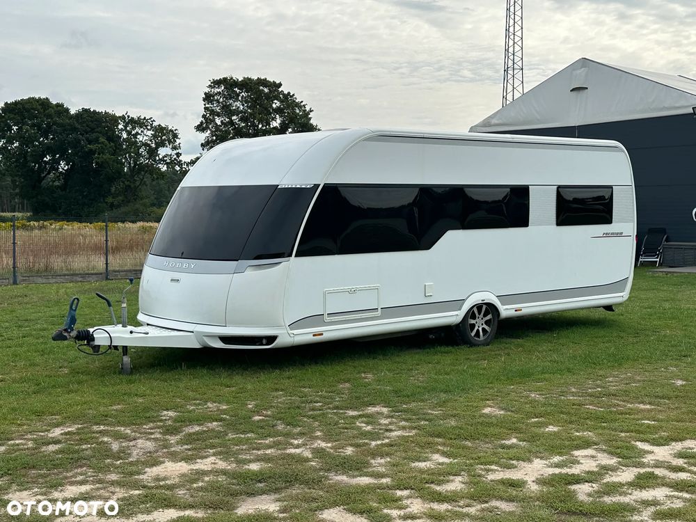 Hobby 560 CFE PREMIUM z napędem i pompowanym przedsionkiem. - 1