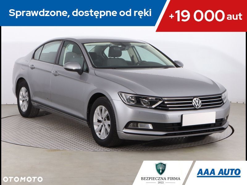 Volkswagen Passat - 1