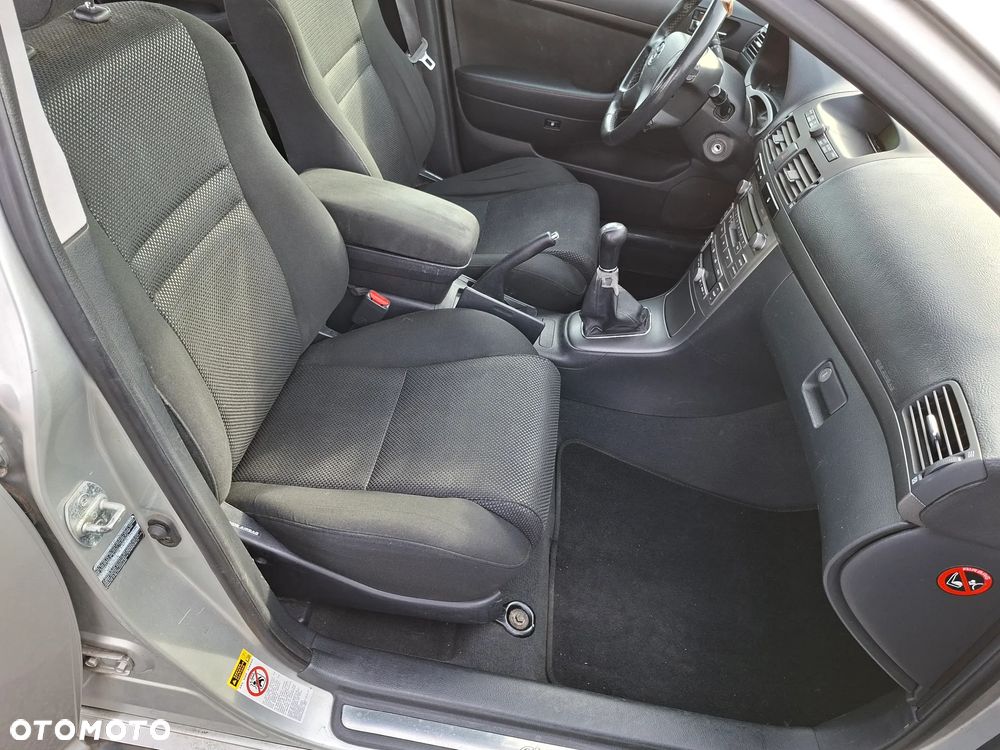 Toyota Avensis 1.8 VVT-i Luna - 29