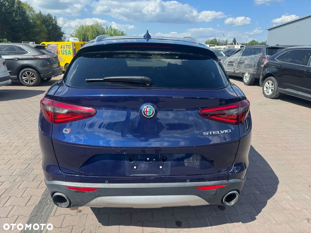 Alfa Romeo Stelvio - 8