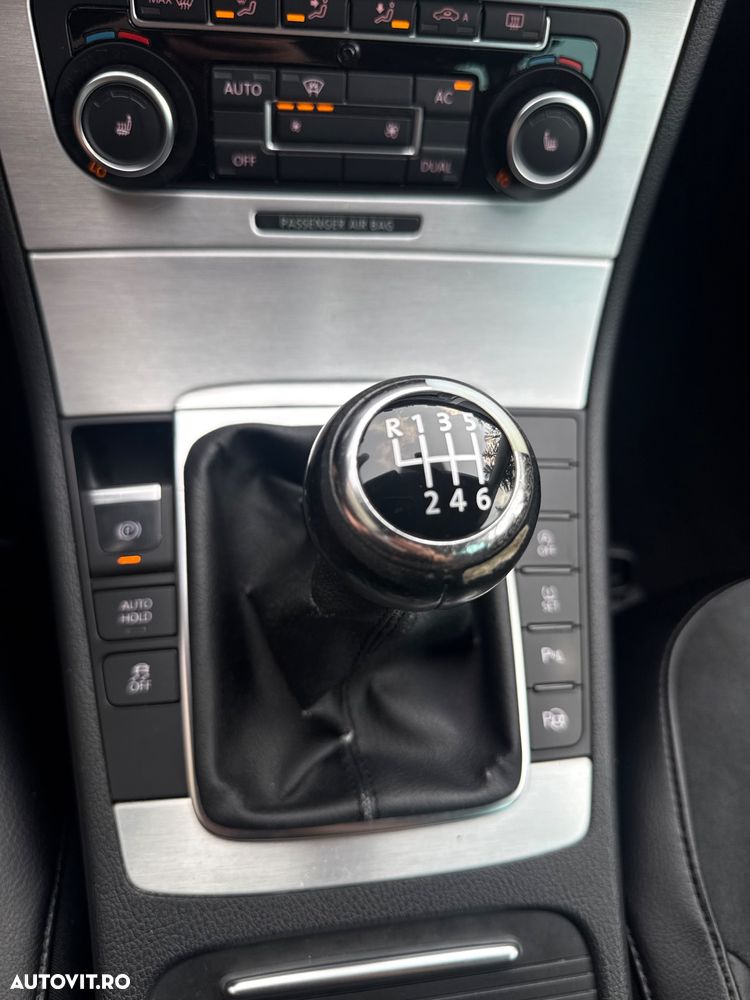 Volkswagen Passat 2.0 TDI BlueMotion Technology DPF Highline - 15