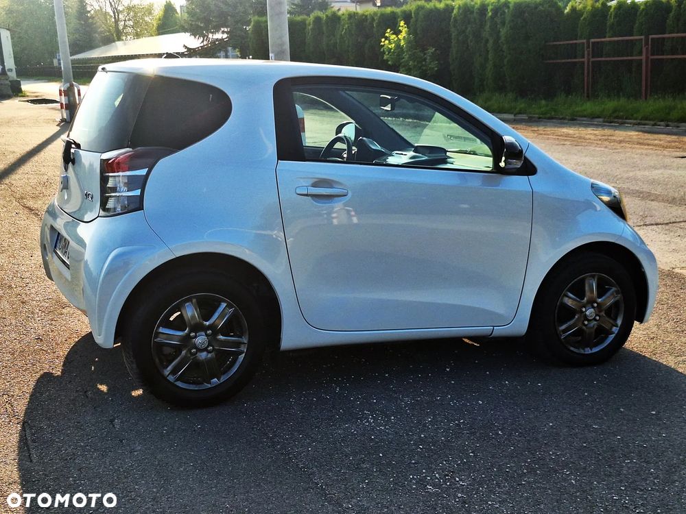 Toyota iQ 1.0 + - 23