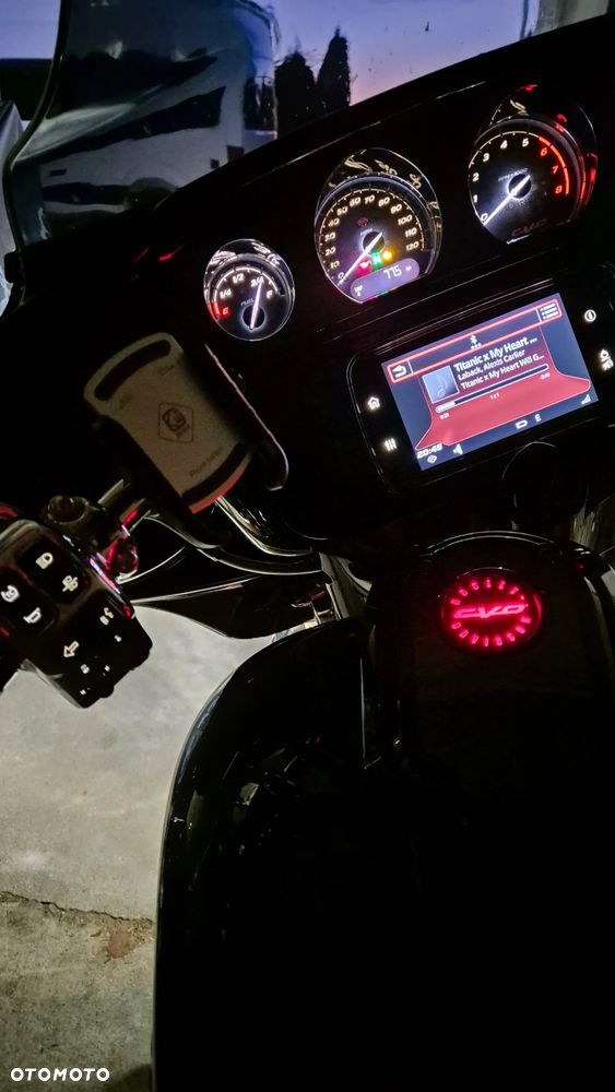 Harley-Davidson CVO Street Glide - 5