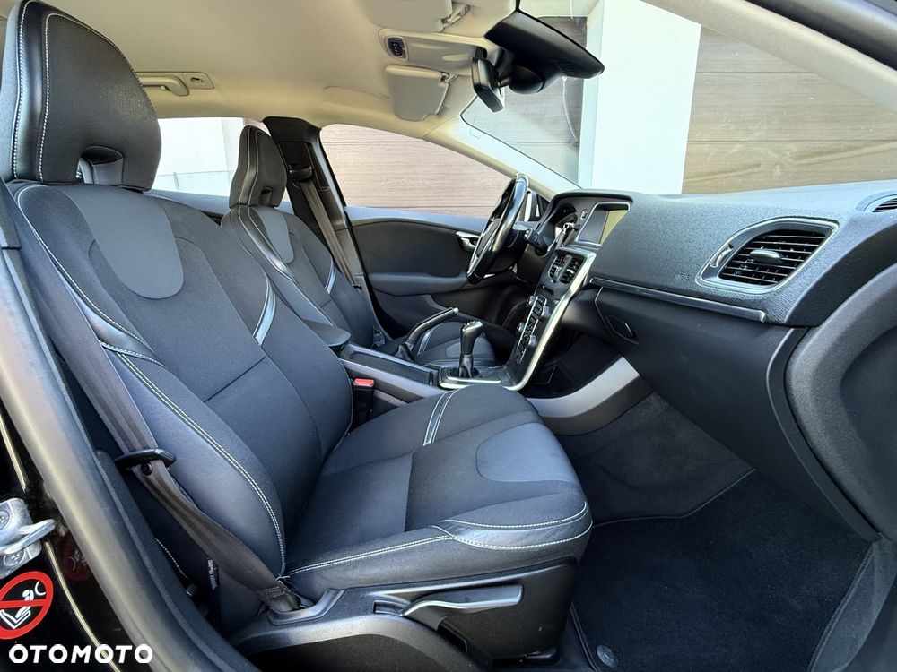Volvo V40 D2 Momentum - 23