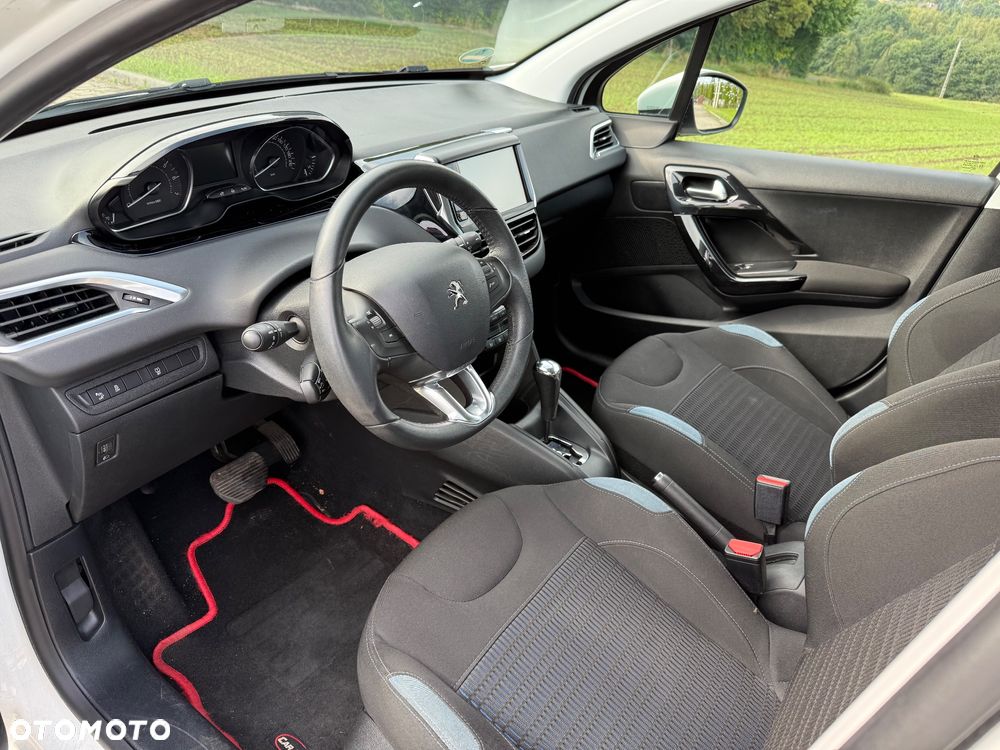 Peugeot 208 120 VTI Automatik Allure - 10