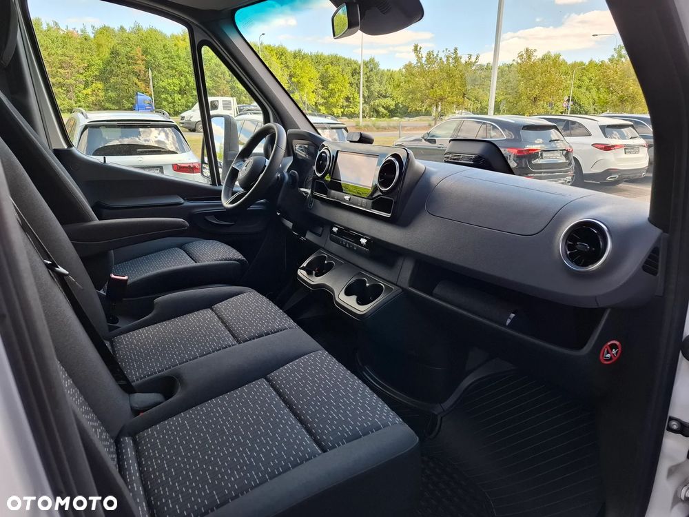 Mercedes-Benz Sprinter 319 CDI Podwozie 4325 mm - Kontener 8 EP z windą Dholandia - 23