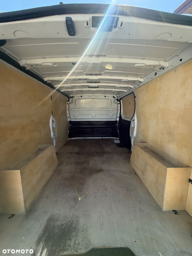 Renault Trafic Długi Blaszak L2H1 Renault Trafic Blaszak 2.0 - 12