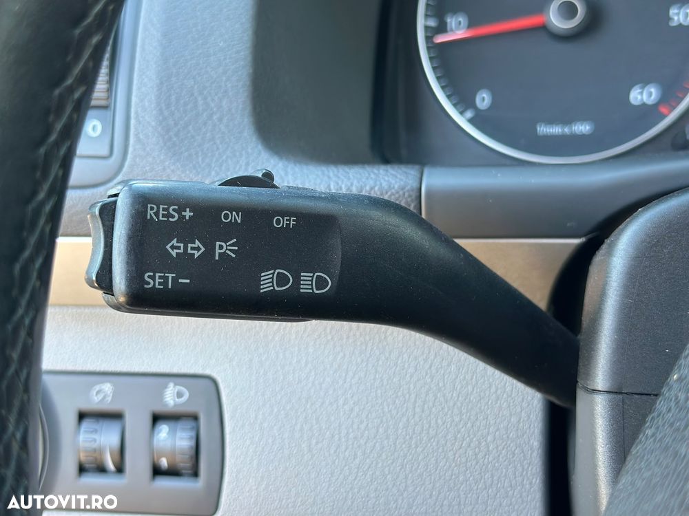 VOLKSWAGEN Touran 2006 — imagine 18