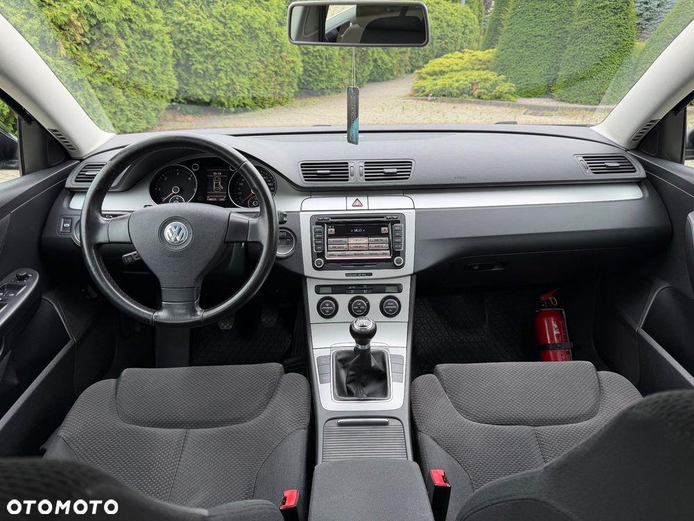 Volkswagen Passat 2.0 TDI DPF BlueMot Comfortline - 9