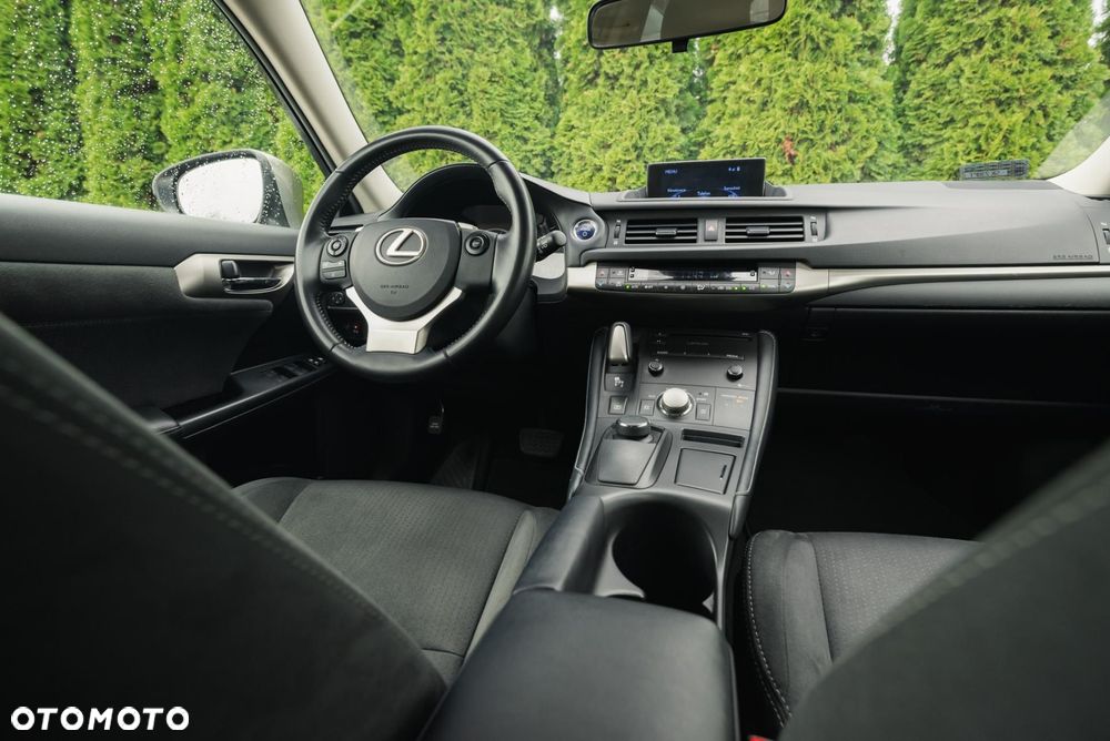 Lexus CT - 17
