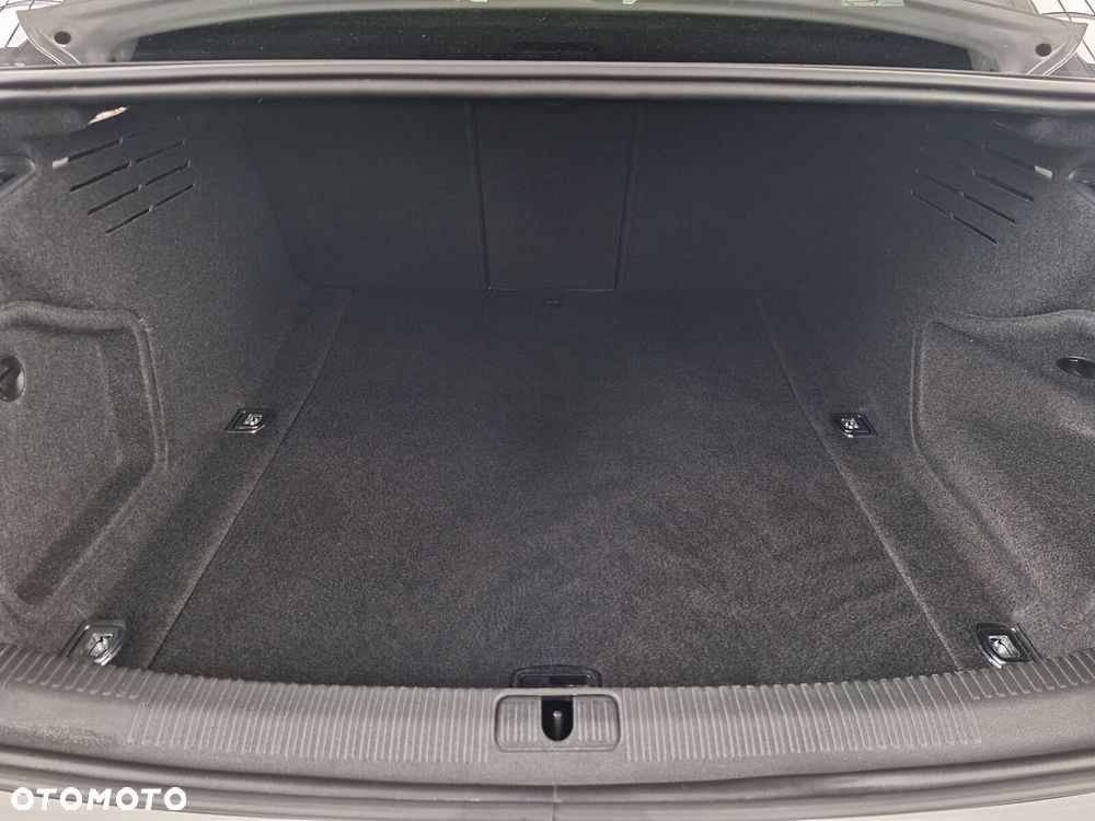Audi A4 Limousine - 18