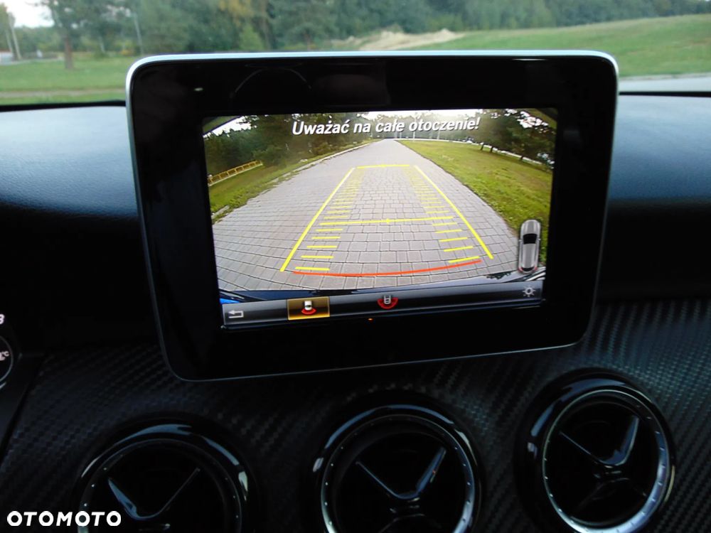 Mercedes-Benz GLA 180 UrbanStyle Edition - 16
