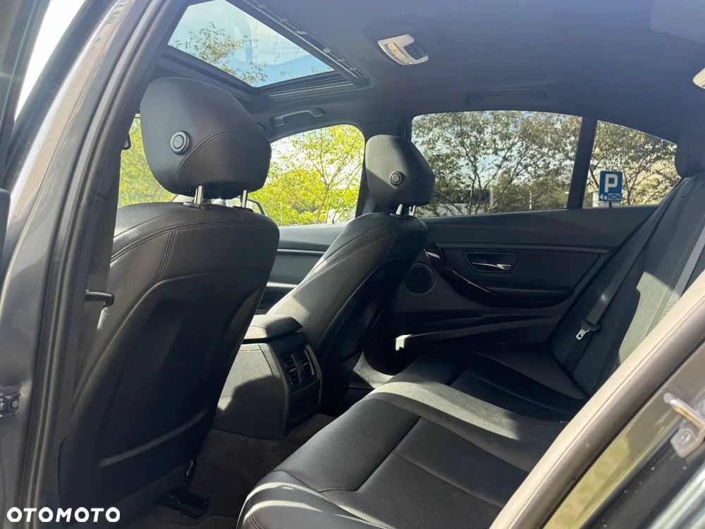 BMW Seria 3 320i Sport Line - 10