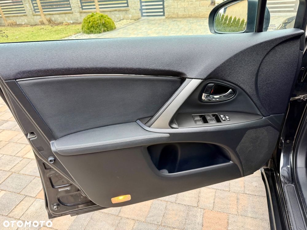 Toyota Avensis 1.8 Sol NAVI - 11