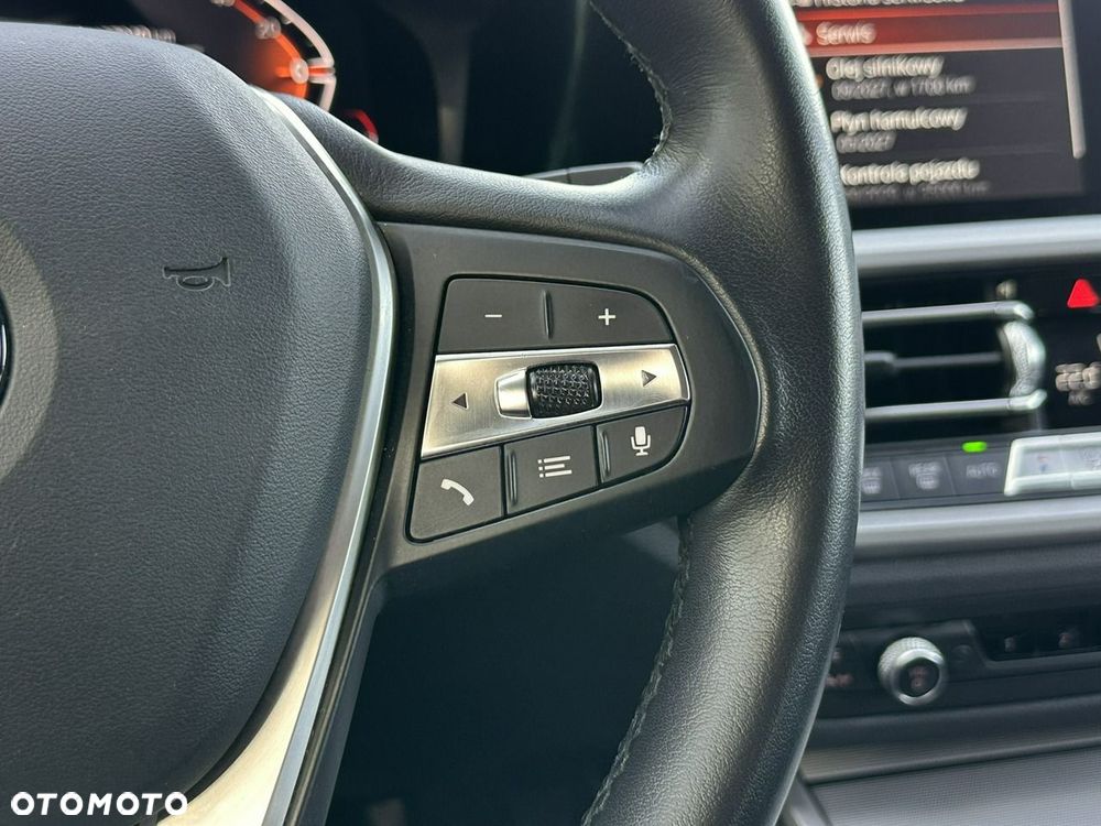 BMW Seria 3 318i Sport Line - 36