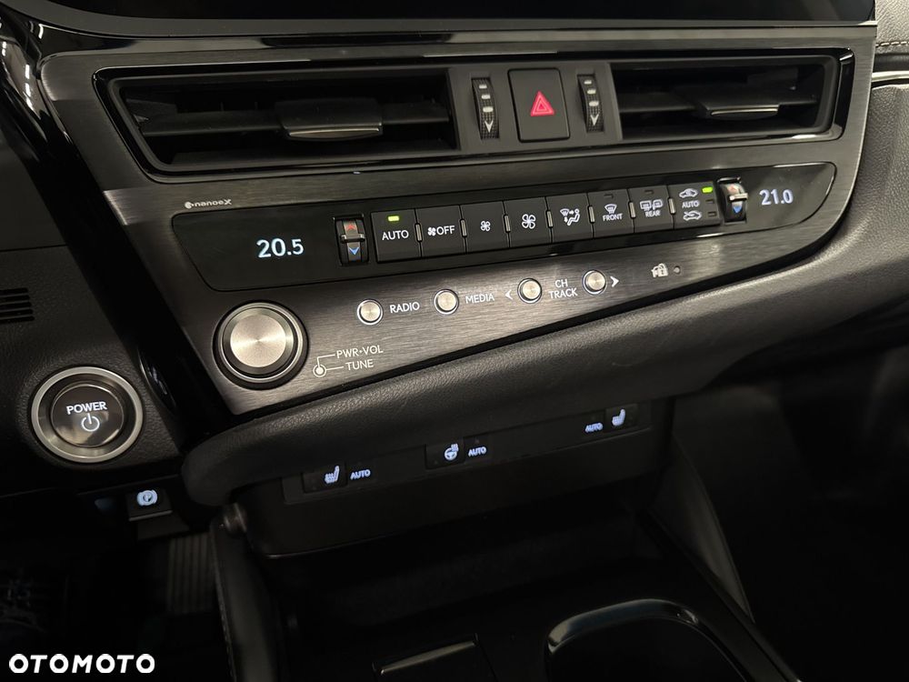 Lexus ES 300h Business Edition - 26