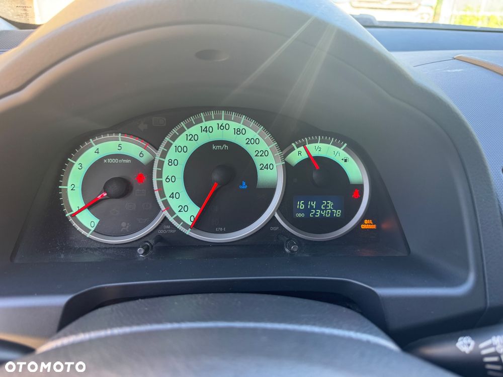 Toyota Corolla Verso 2.2 D-4D - 11