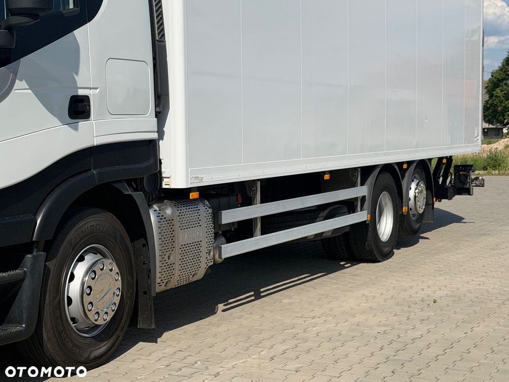 Iveco STRALIS 420 / HI-WAY / KONTENER / WINDA / 23 EUROPALETY / EURO 6 / AUTOMAT / 6x2 / OŚ SKRĘTNA / PODNOSZONA / 2019 ROK / SPROWADZONY - 22