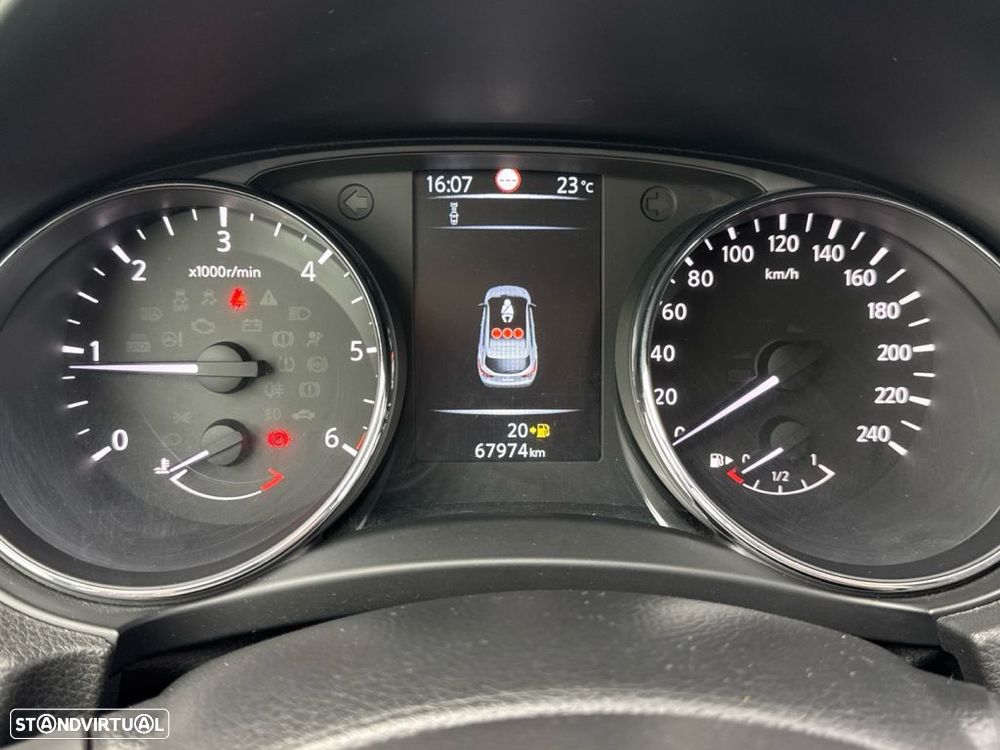 Nissan Qashqai 1.5 dCi N-Connecta - 9