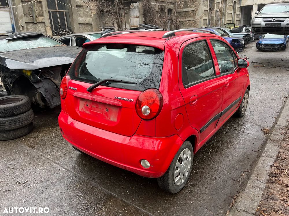 Dezmembrez Chevrolet Spark culoare rosu motor benzina 2008 - 9