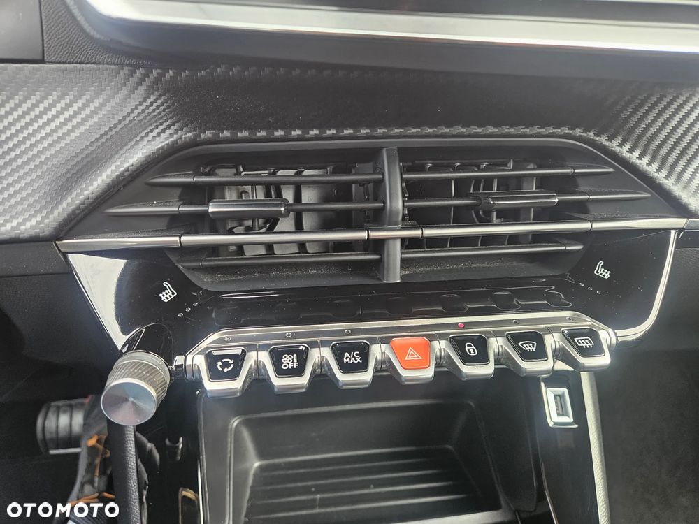 Peugeot 2008 PureTech 130 Stop&Start EAT6 Signature - 23