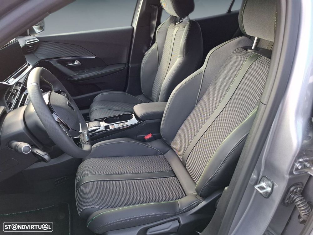 Peugeot e-2008 54 kWh GT - 11