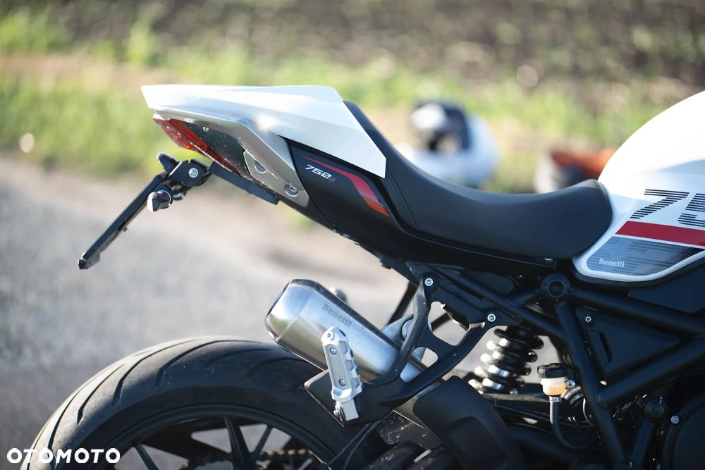Pokrywa siedzenia Benelli 752S - 3