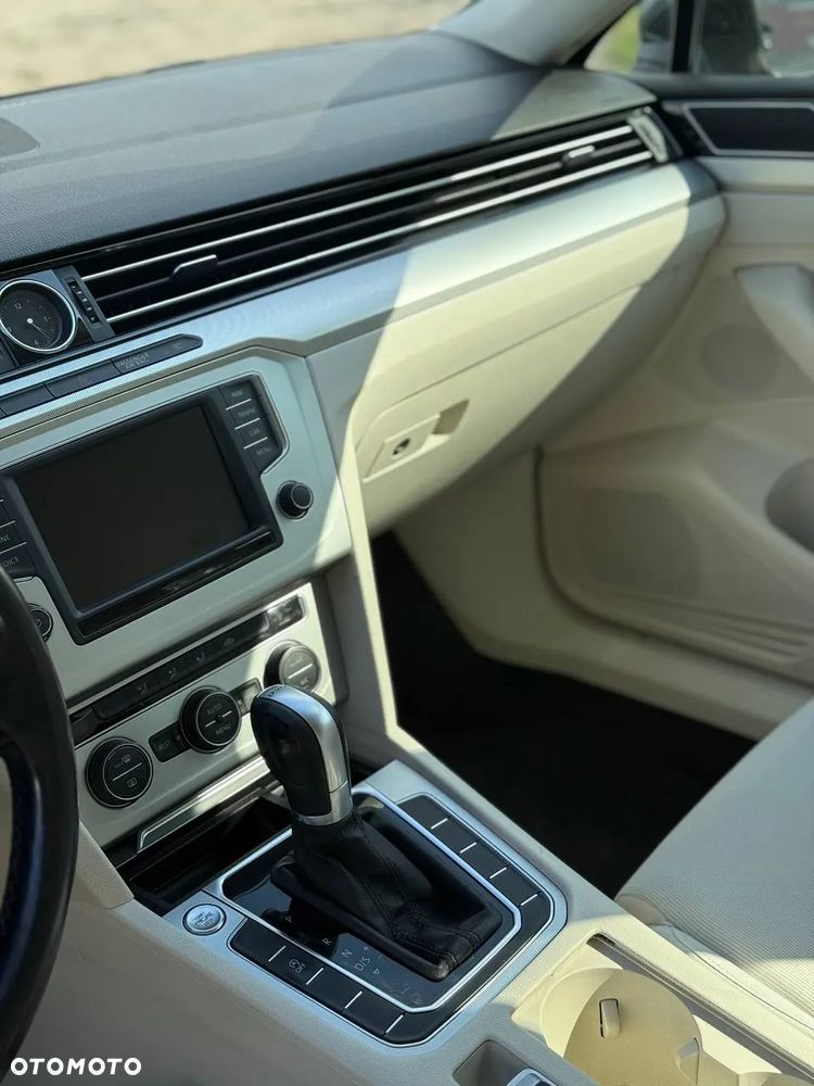 Volkswagen Passat Variant 2.0 TDI SCR DSG Business - 20