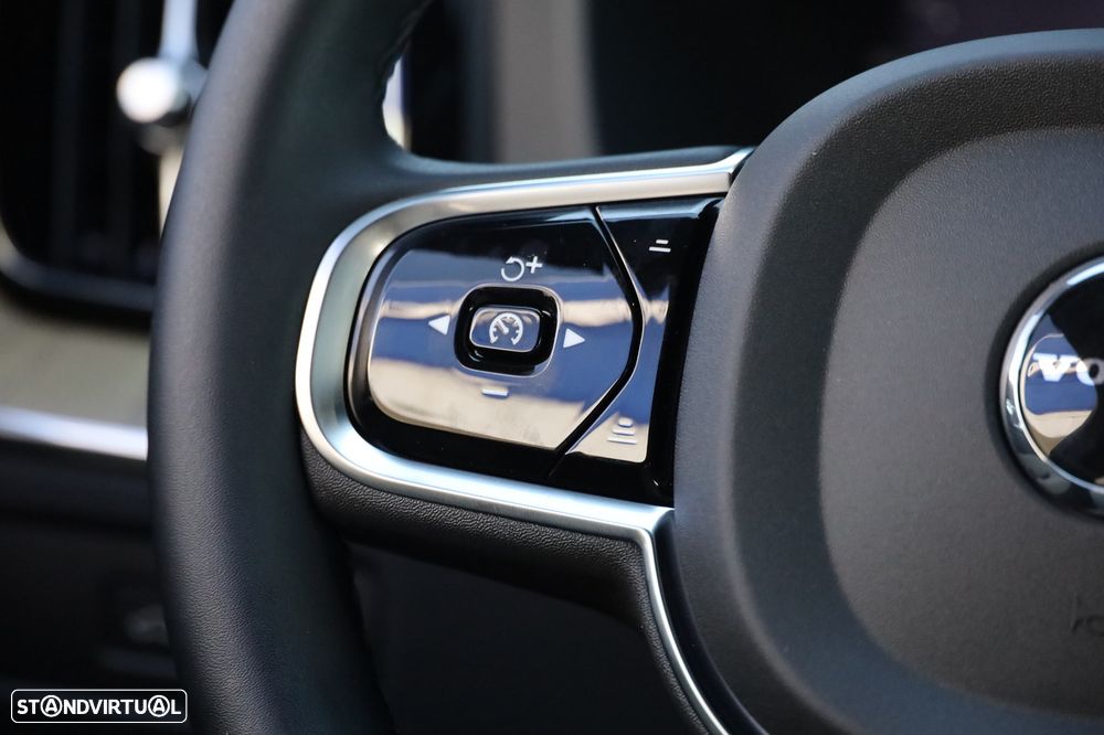 Volvo XC 60 2.0 T6 PHEV Plus Dark - 26