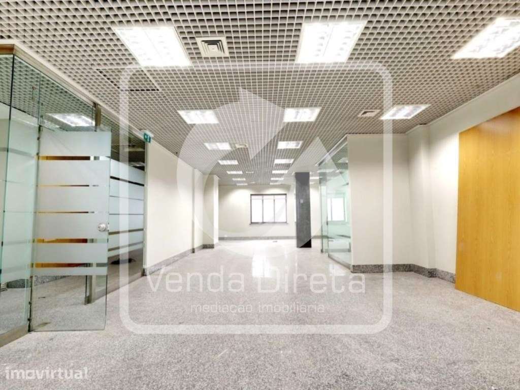 Loja ampla com 420 m² no centro histórico de Pombal. IMÓVEL DA BANCA. - Grande imagem: 2/20