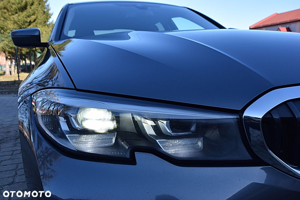 BMW Seria 3 318d Edition M Sport Shadow - 26