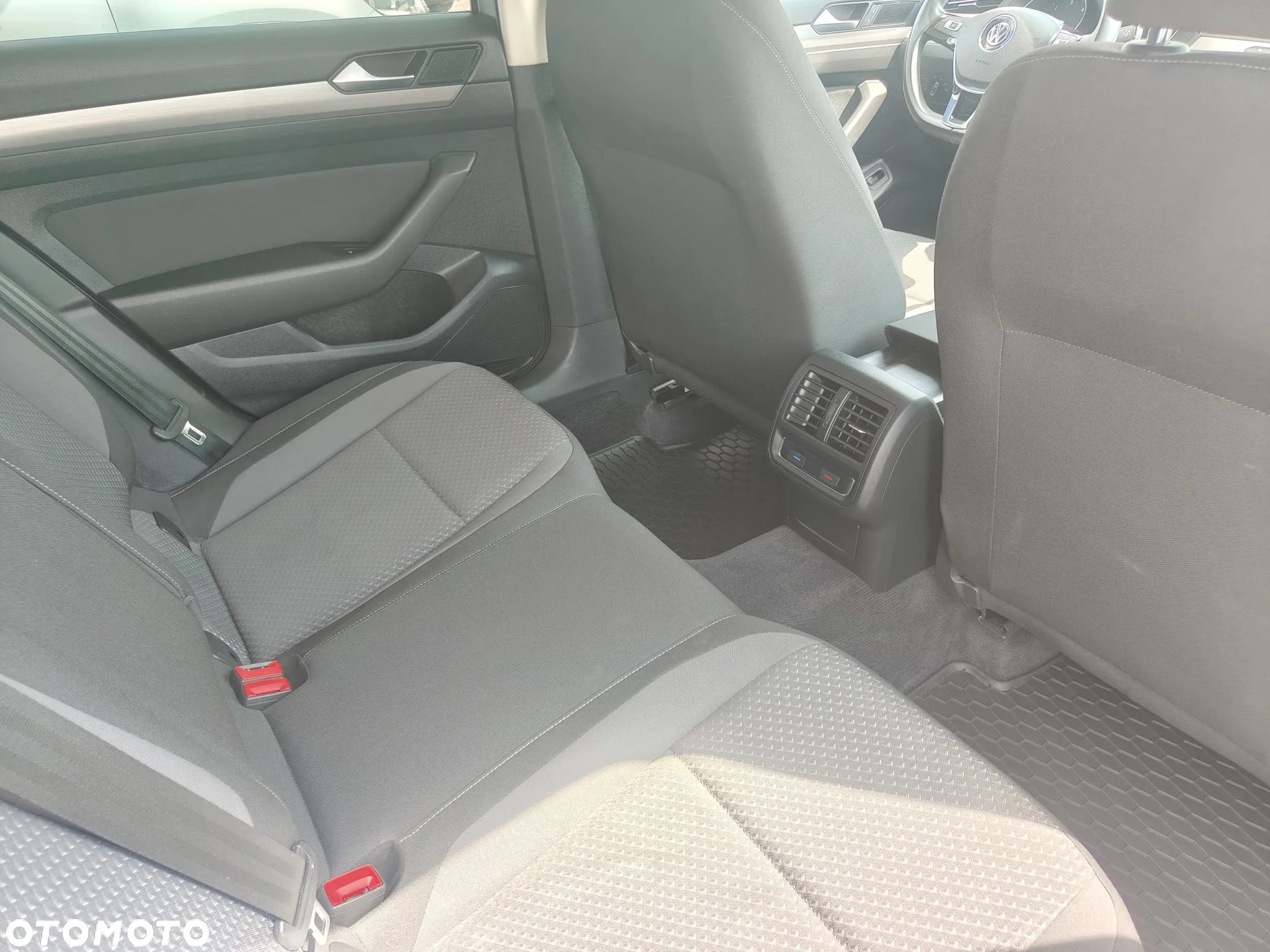 Volkswagen Passat - 22