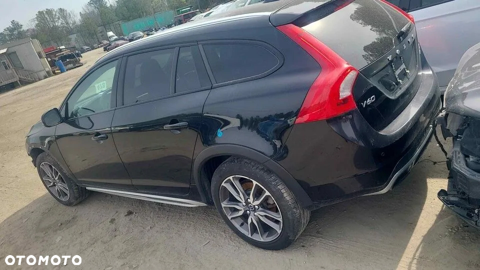 Volvo V60 Cross Country T5 AWD Momentum - 2