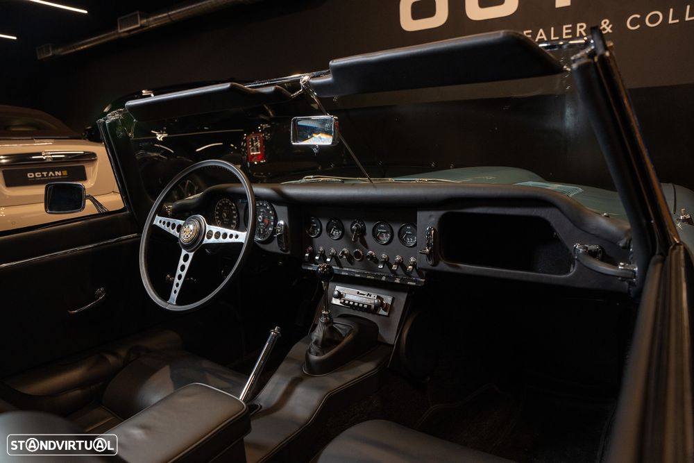 Jaguar E-Type - 11