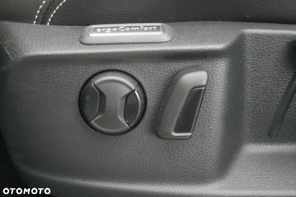 Volkswagen Passat Variant 2.0 TSI Elegance DSG - 32