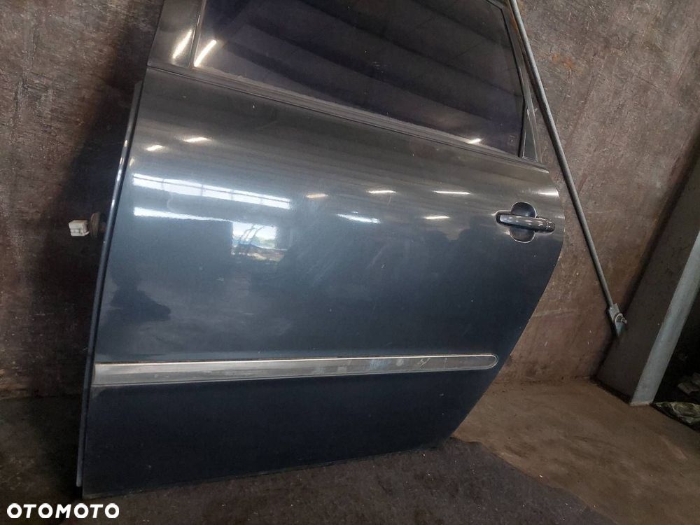 DRZWI KOMPLETNE LEWY TYŁ TOYOTA AVENSIS VERSO I 1E2 - 4