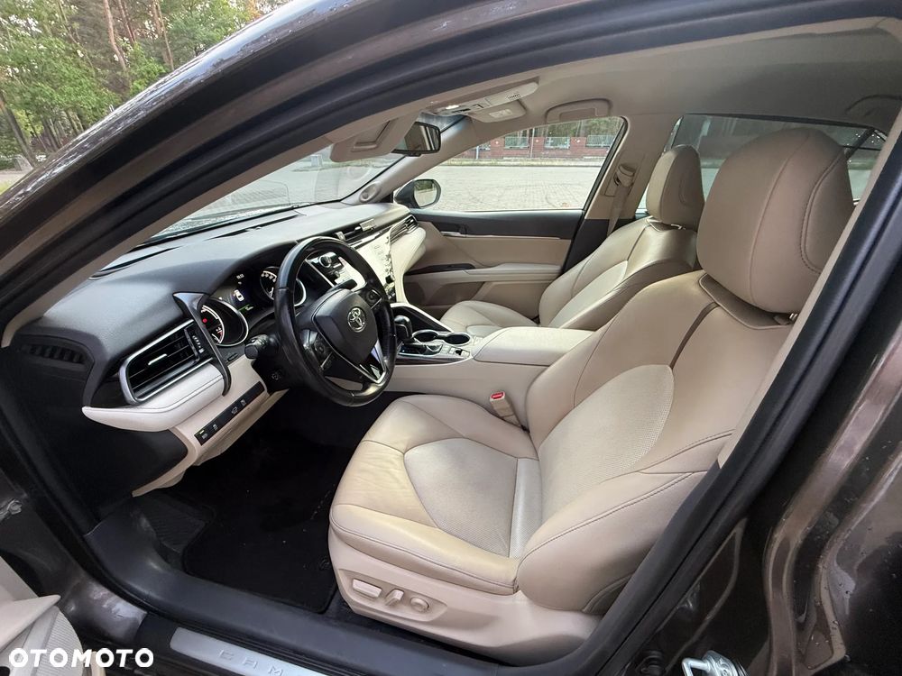 Toyota Camry 2.5 Hybrid Executive CVT - 3