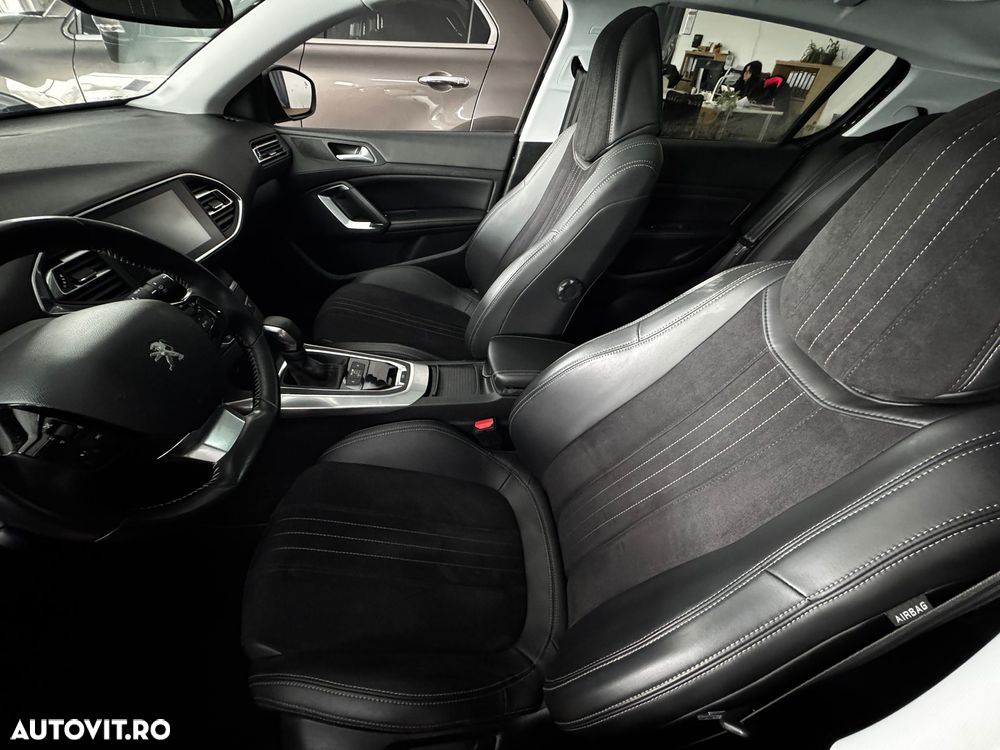 Peugeot 308 1.2 L PureTech Turbo S&S EAT8 Allure - 18