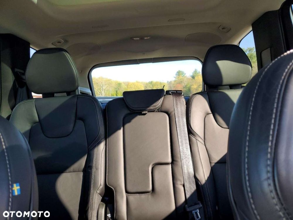 Volvo XC 90 - 9