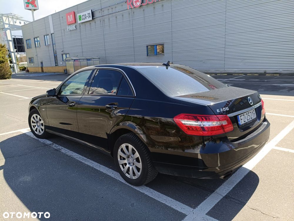 Mercedes-Benz Klasa E 200 CGI BlueEFFICIENCY - 8