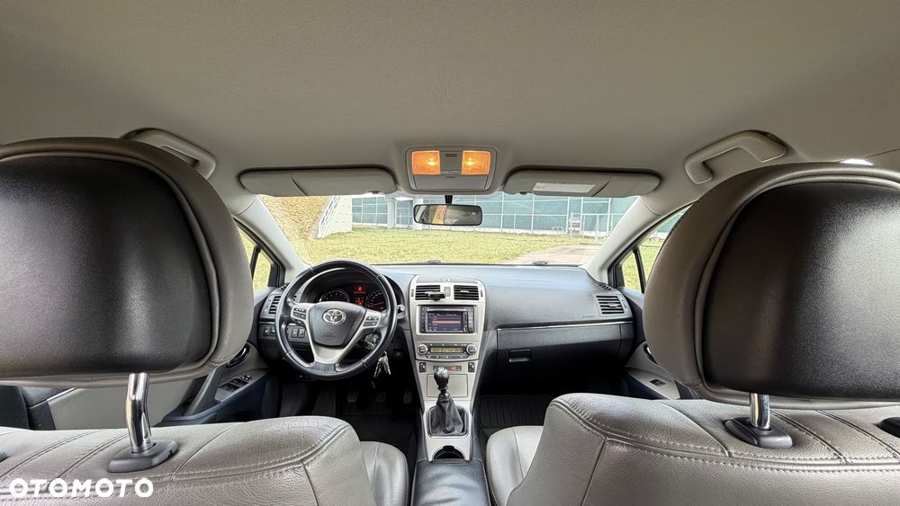 Toyota Avensis 2.0 Executive - 12