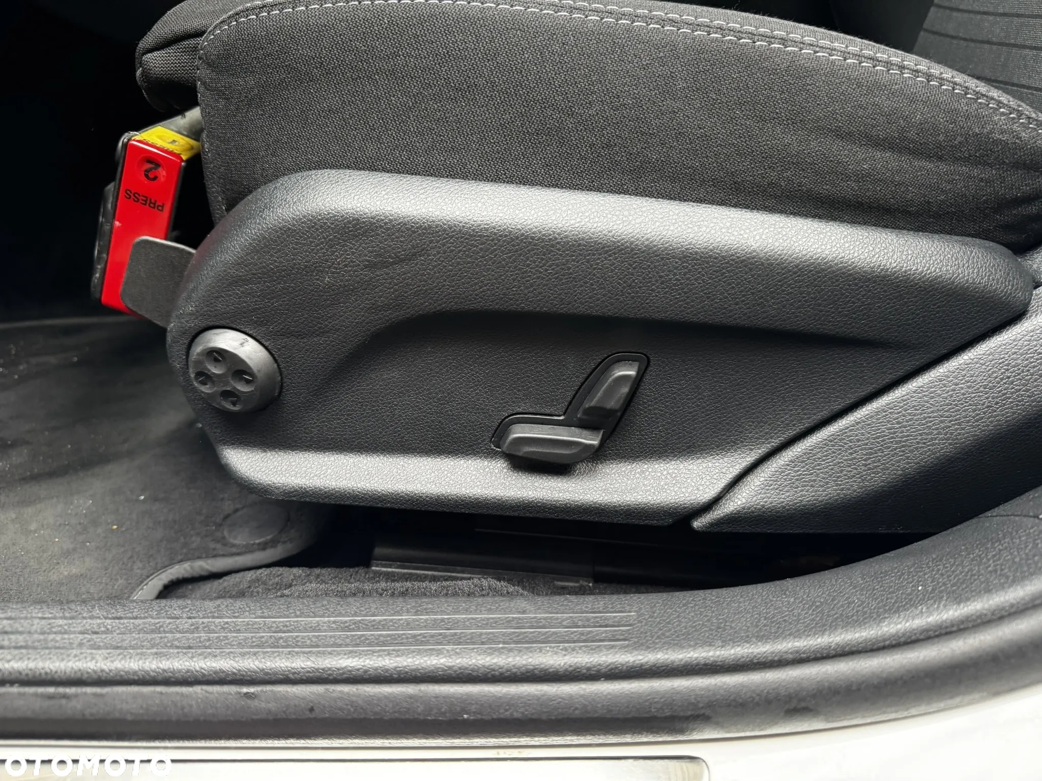 Mercedes-Benz Klasa C 200 4MATIC 9G-TRONIC - 13