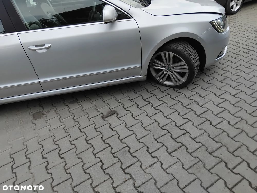 Maska zderzak błotnik ldrzwi lampa Skoda superb 2 lift - 4